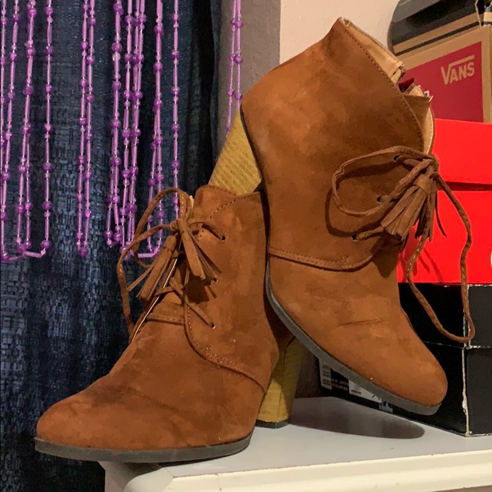 Bootys - Picture 2 of 2
